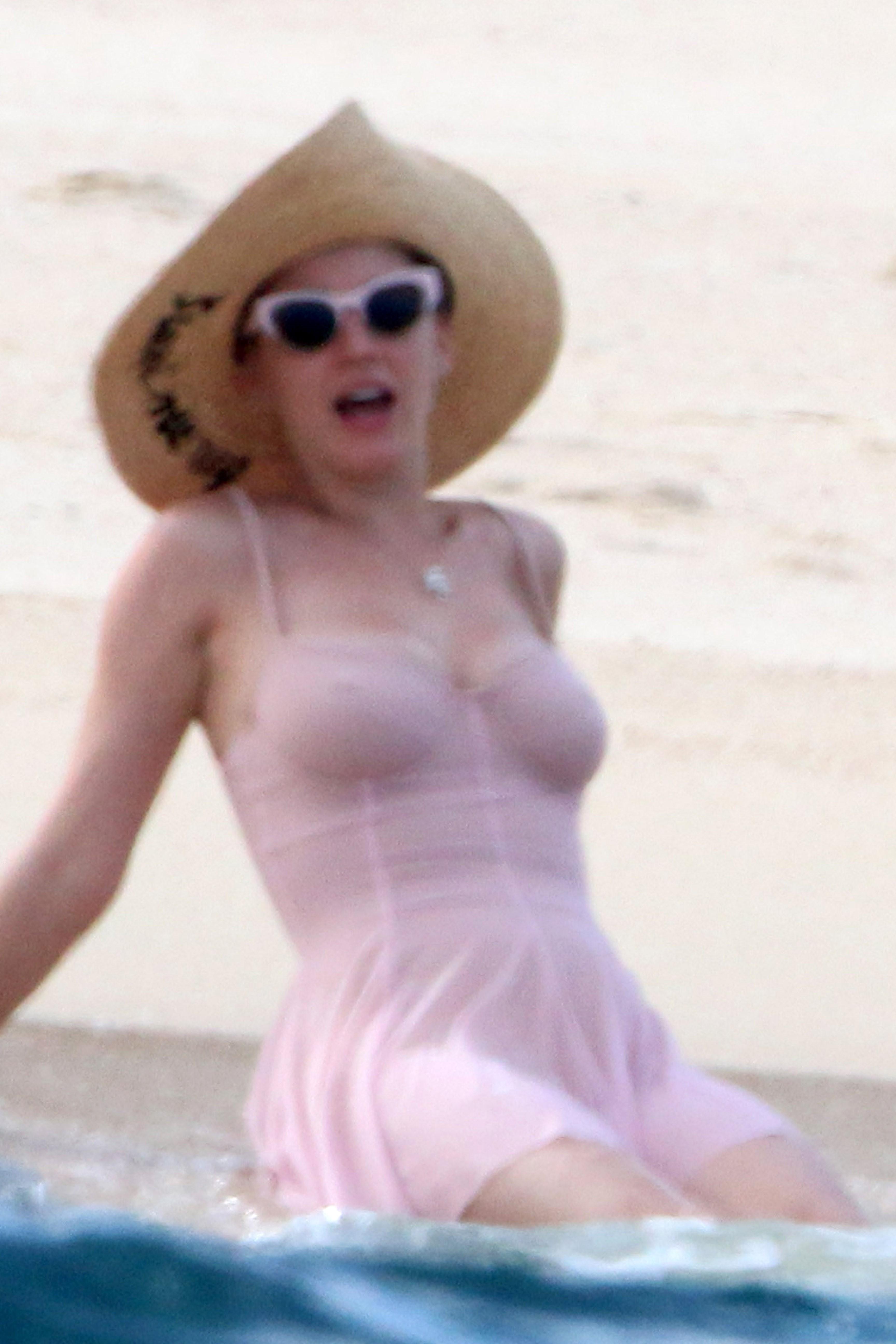 24P Katy Perry: An Instant Upskirt Classic