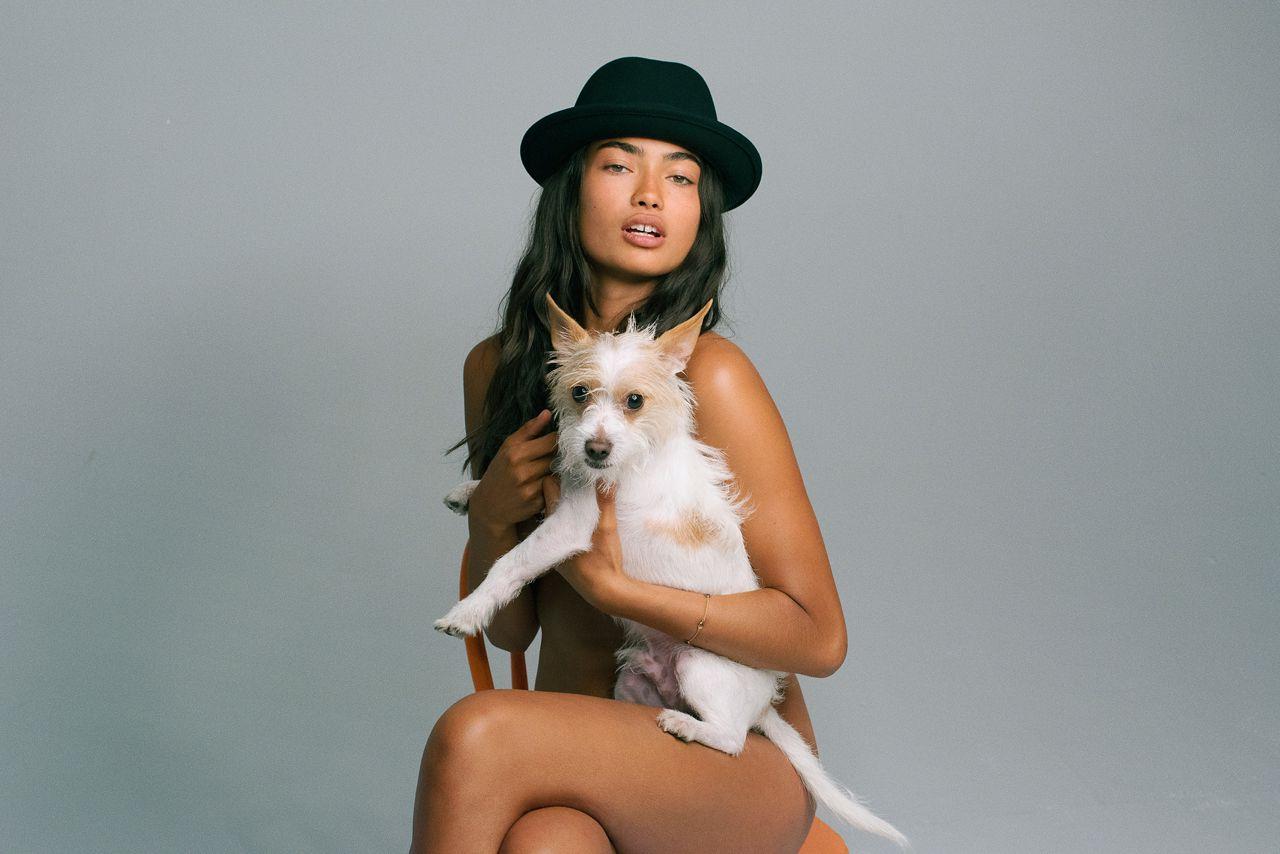 12P Kelly Gale Topless Photos