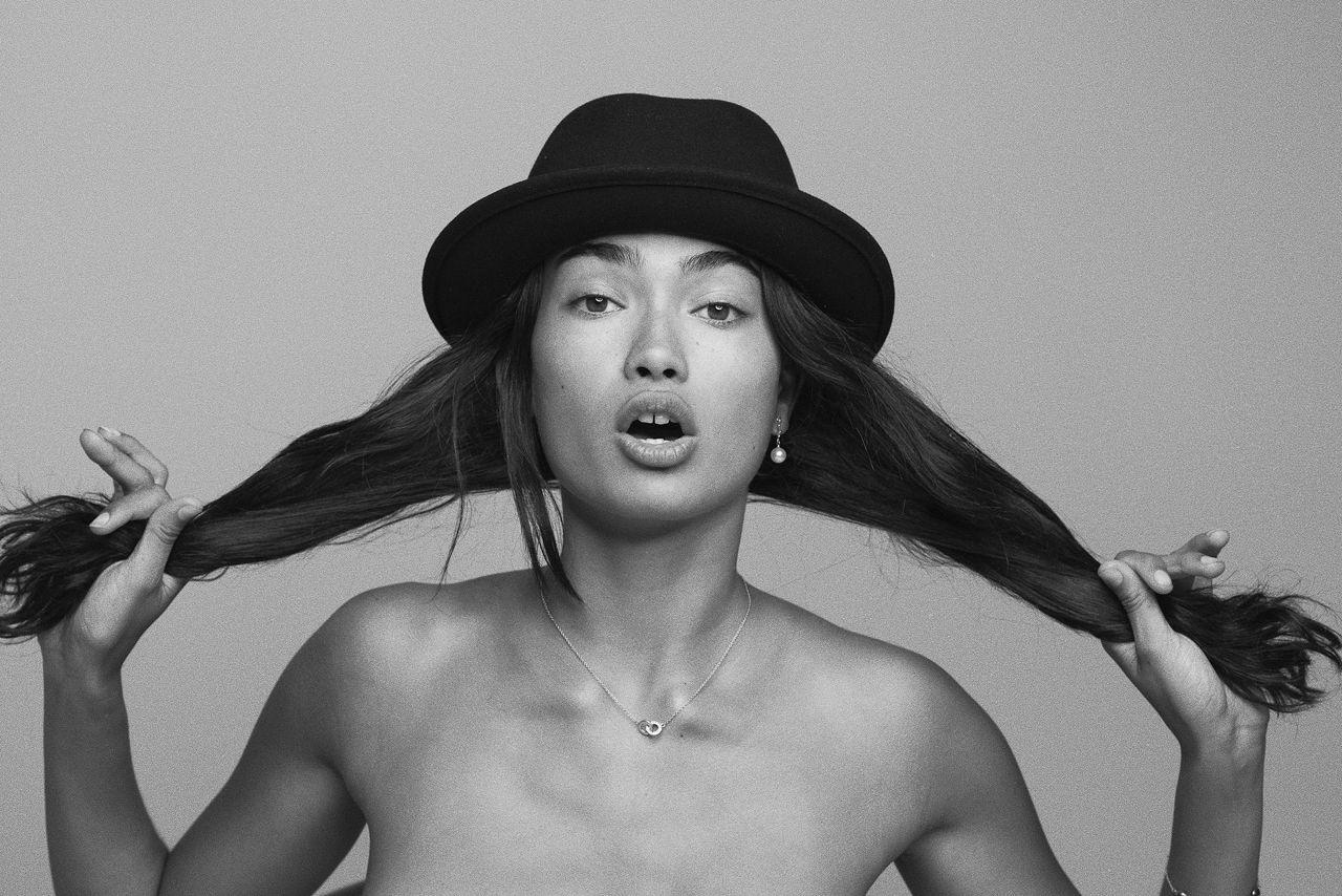 12P Kelly Gale Topless Photos