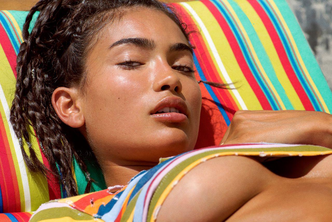 12P Kelly Gale Topless Photos