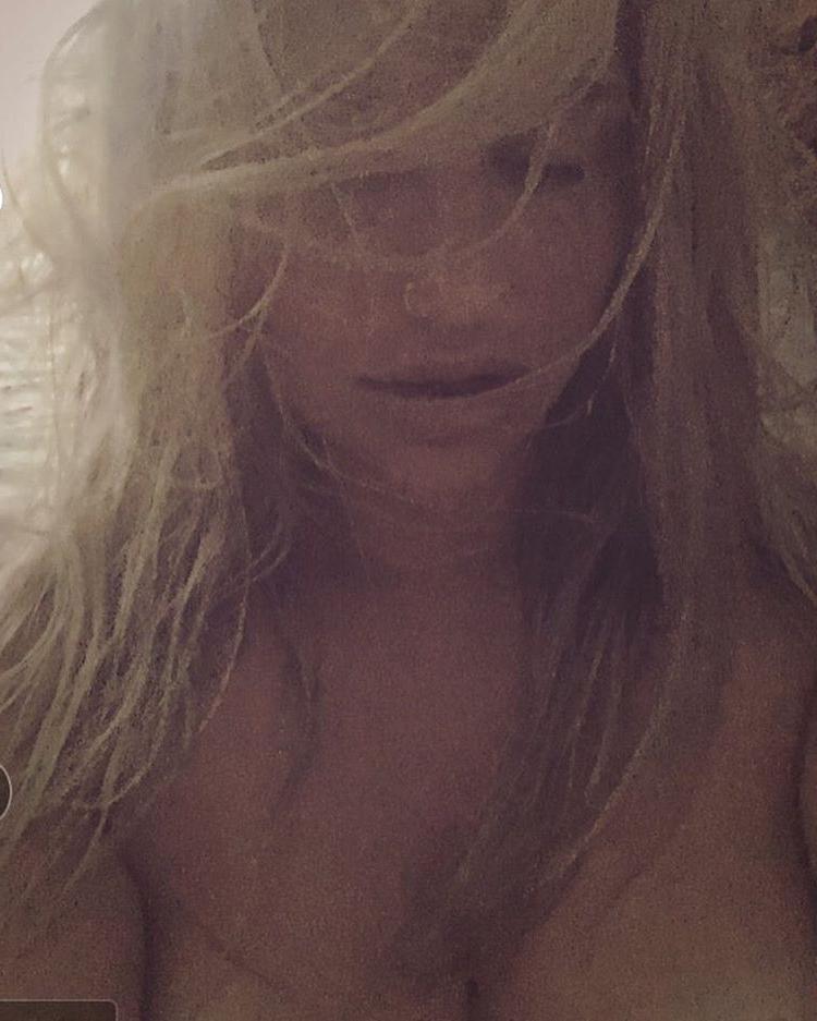 5P Kesha Topless Photos