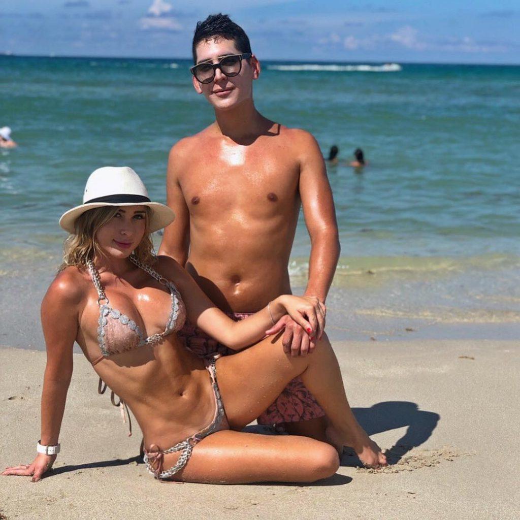 16P Laura Monroy Topless