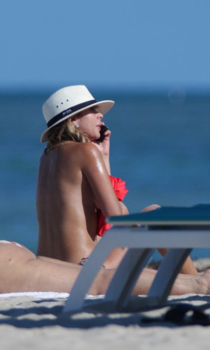 16P Laura Monroy Topless