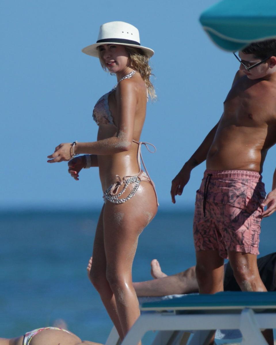 16P Laura Monroy Topless