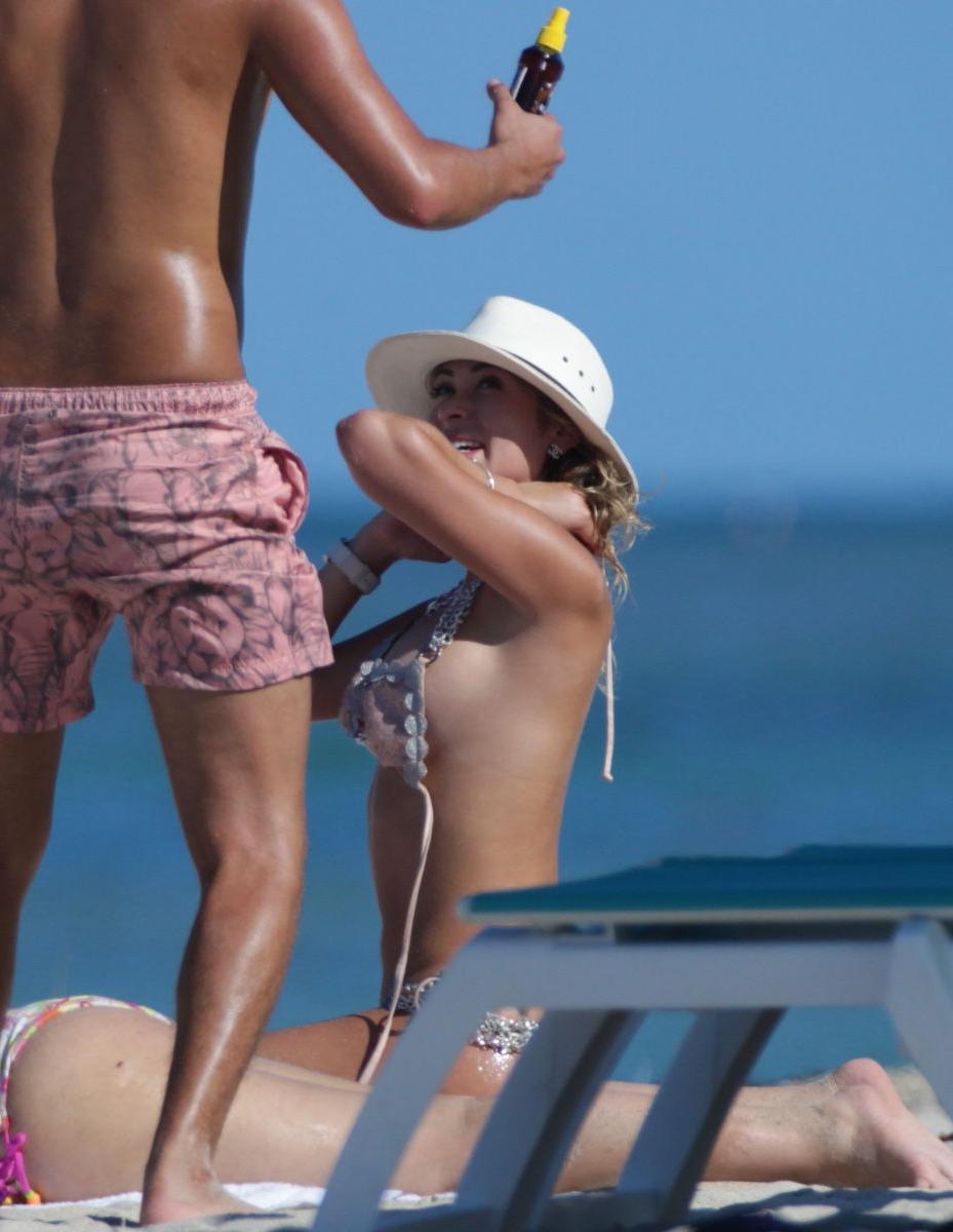 16P Laura Monroy Topless