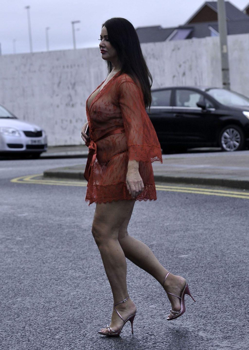 25P Lisa Appleton Topless