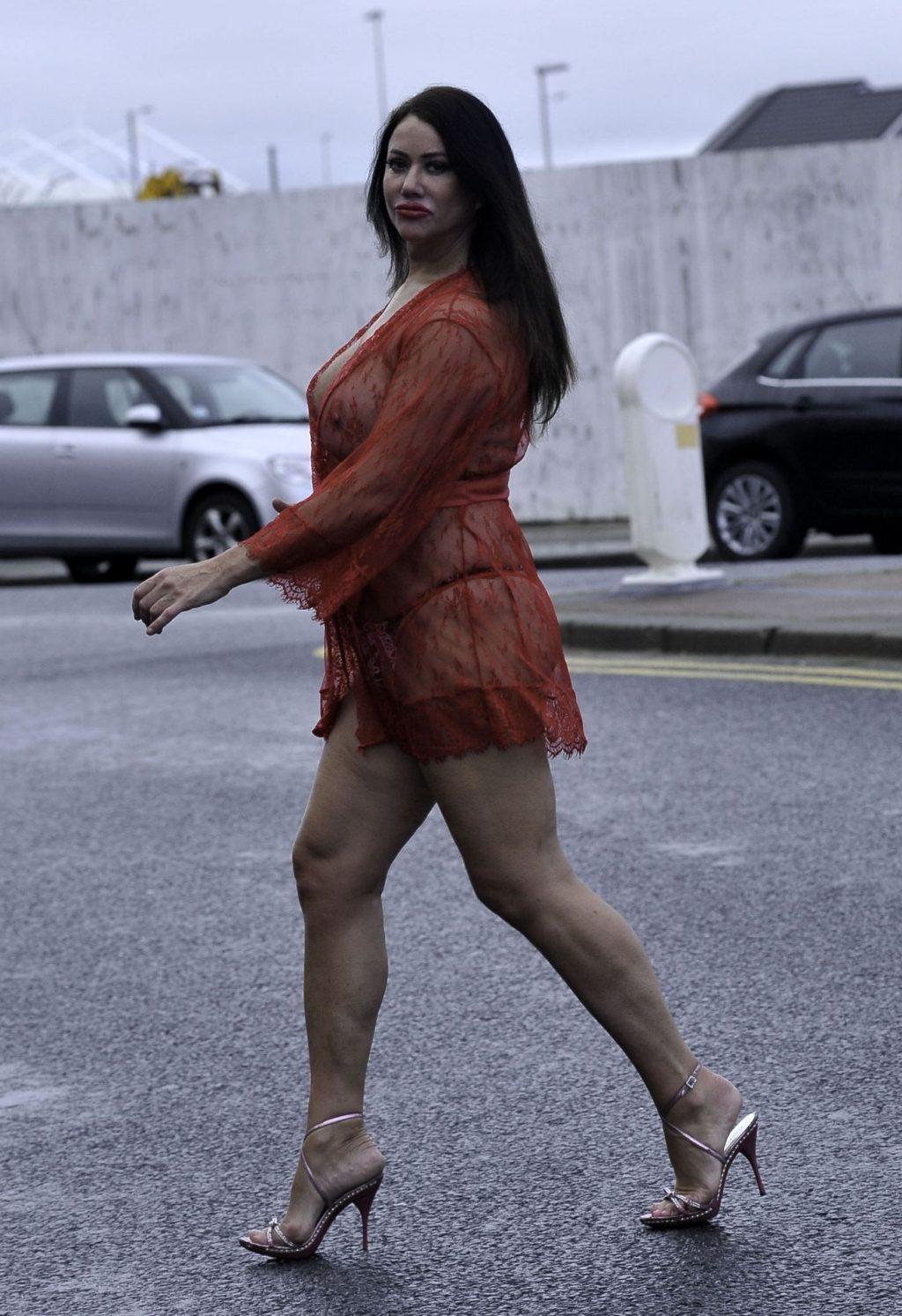 25P Lisa Appleton Topless