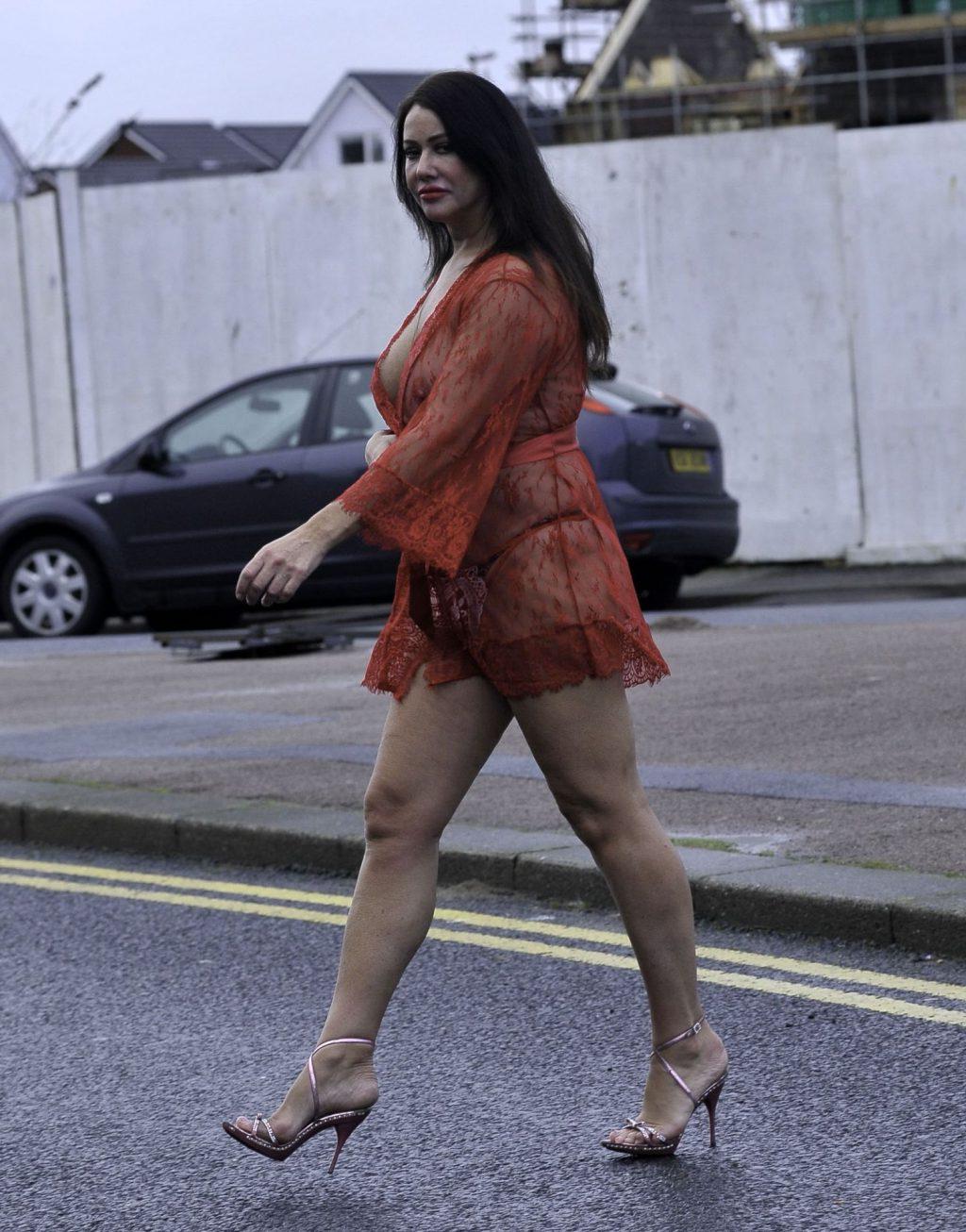 25P Lisa Appleton Topless