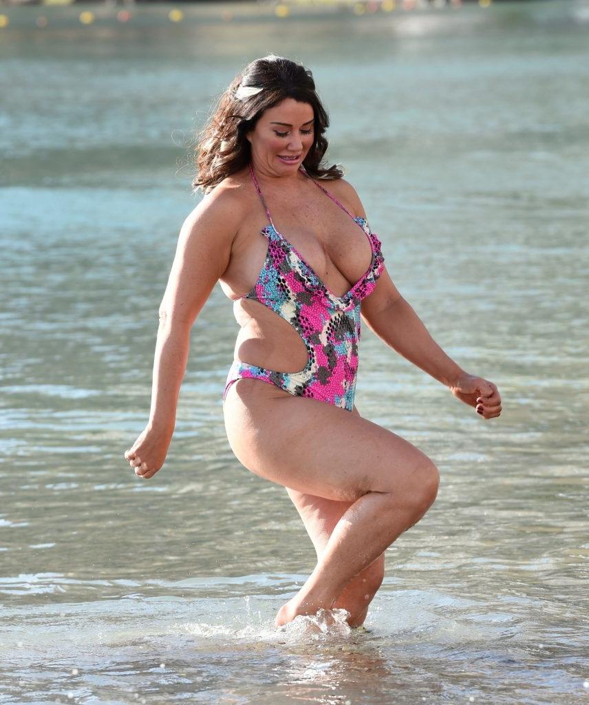 25P Lisa Appleton Topless