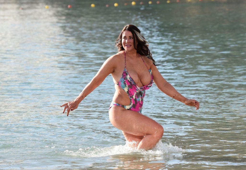 25P Lisa Appleton Topless