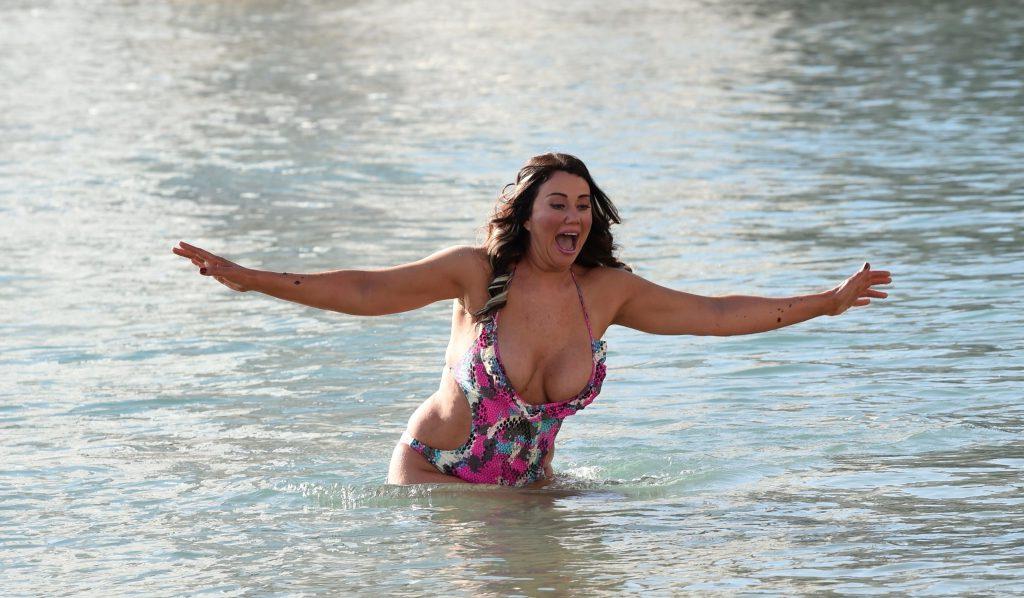 25P Lisa Appleton Topless