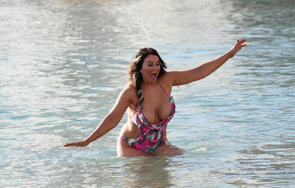 25P Lisa Appleton Topless