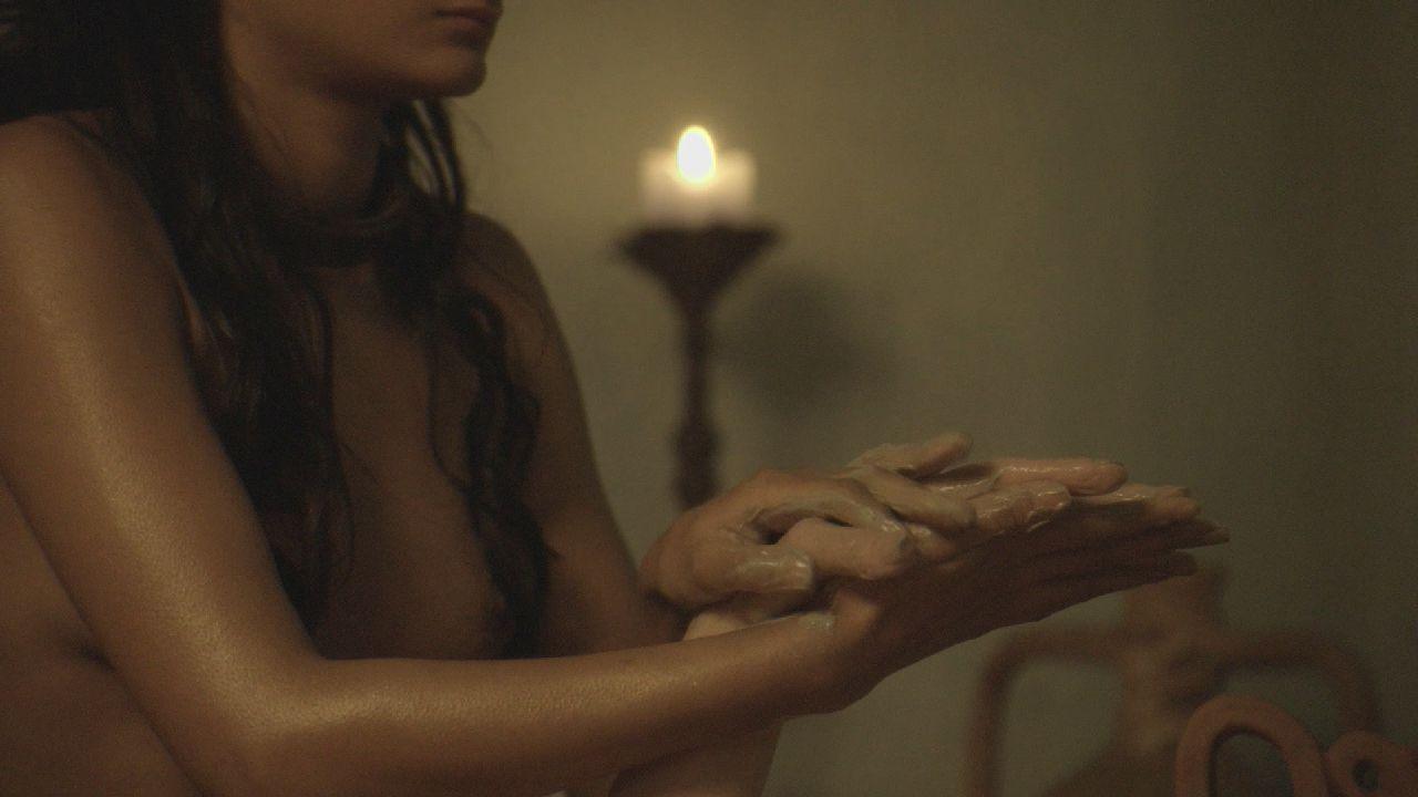 8P Lucy Lawless Topless