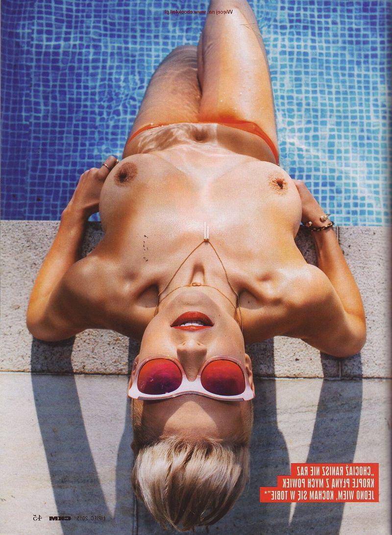 6P Magda Narozna topless photoset