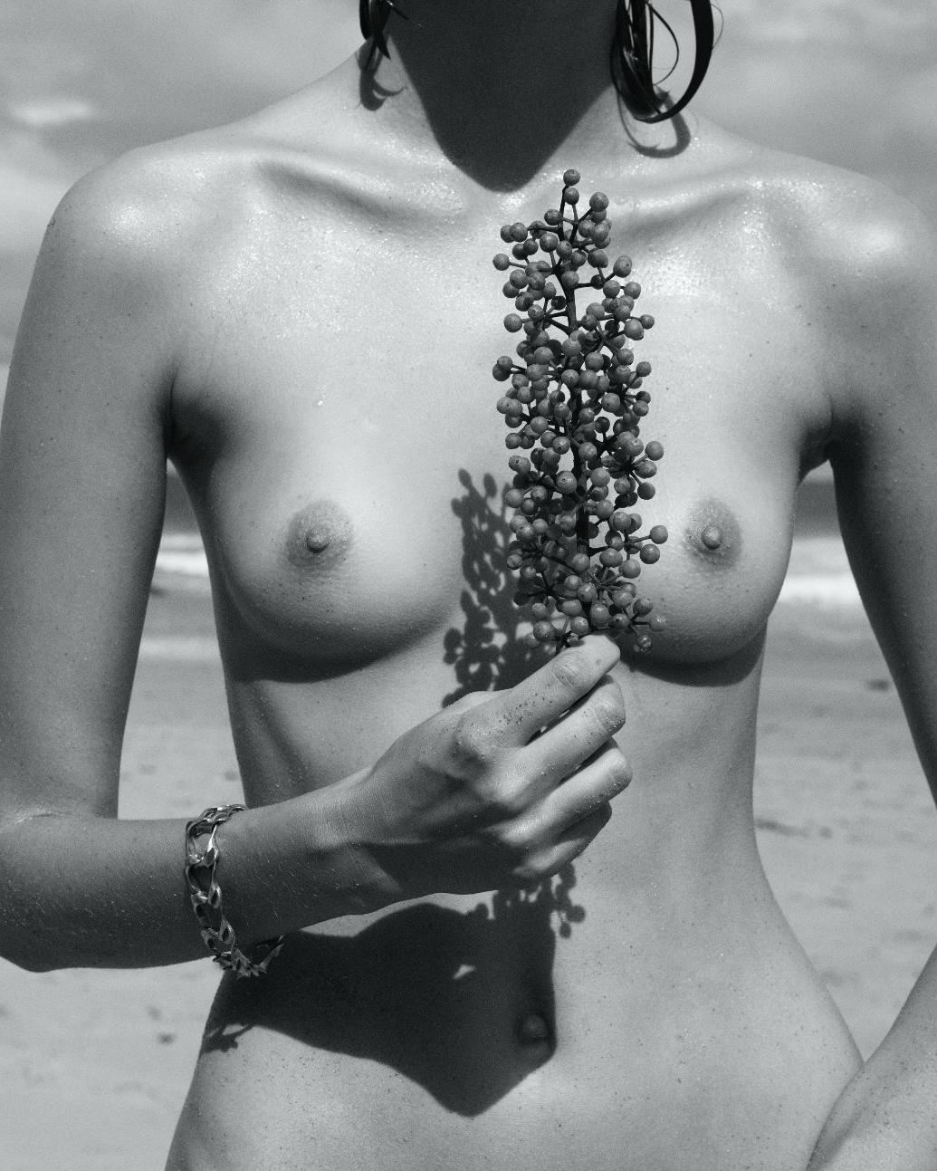 5P Mali Koopman Topless Photos