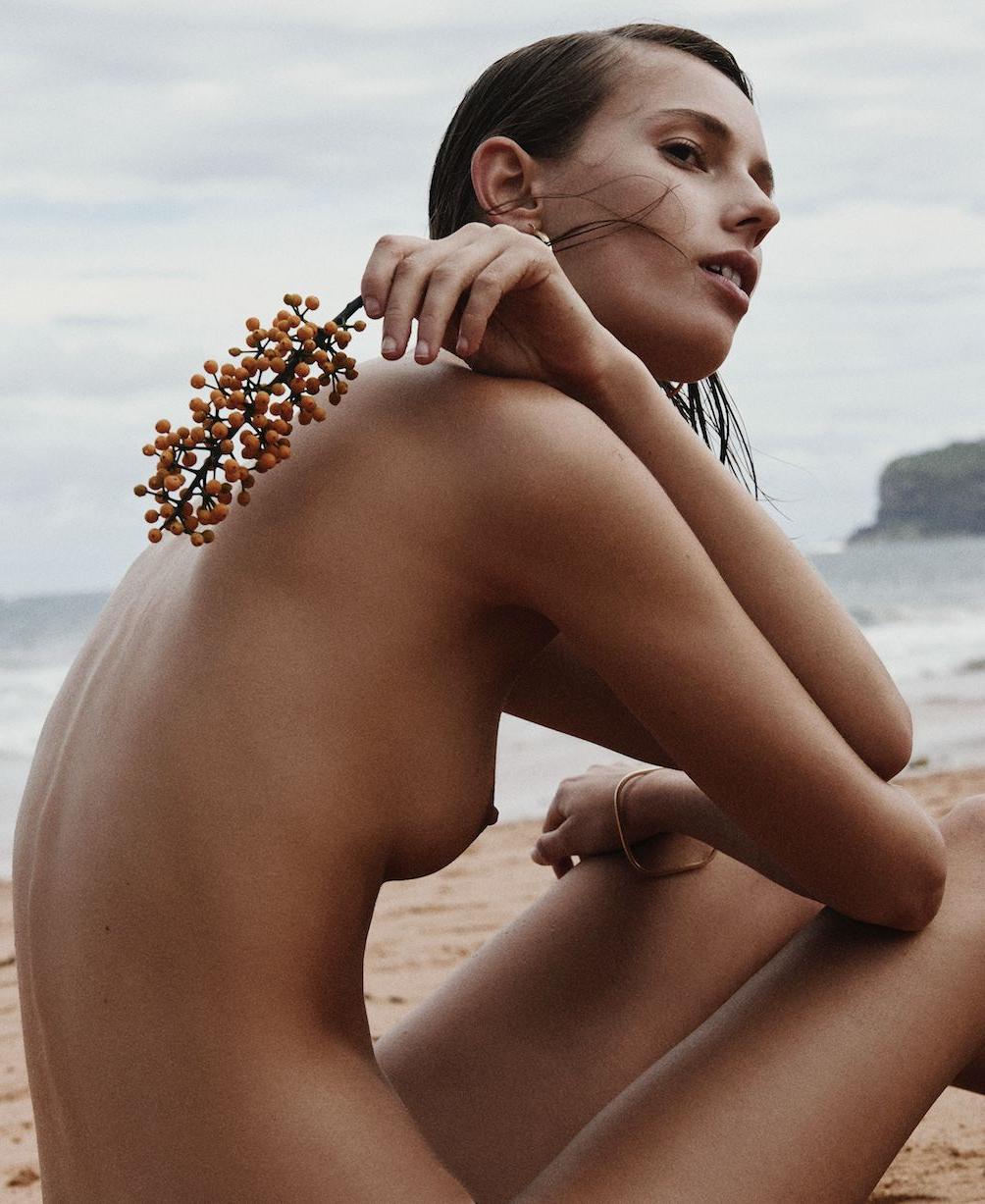 5P Mali Koopman Topless Photos