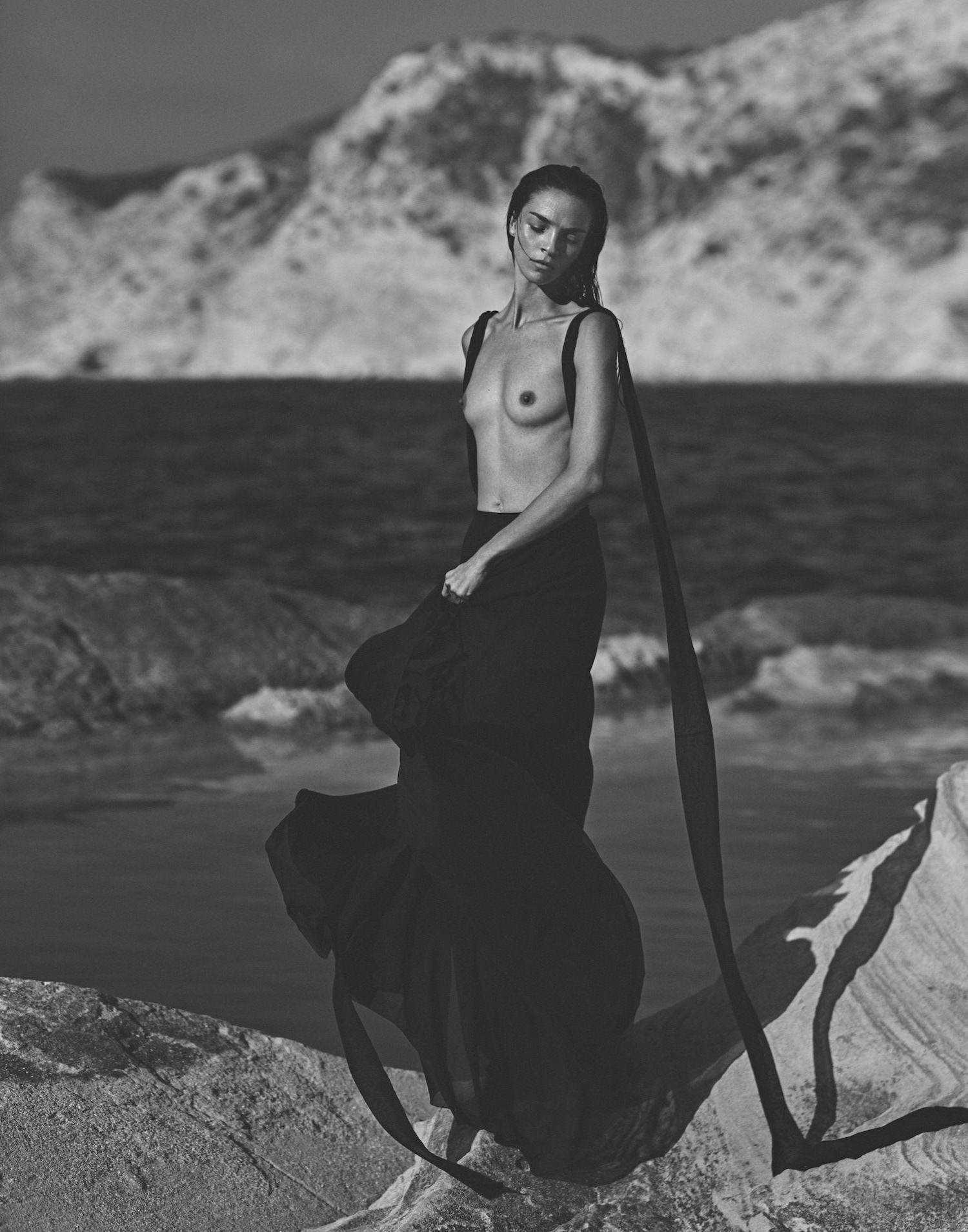 12P Mariacarla Boscono Topless Photos