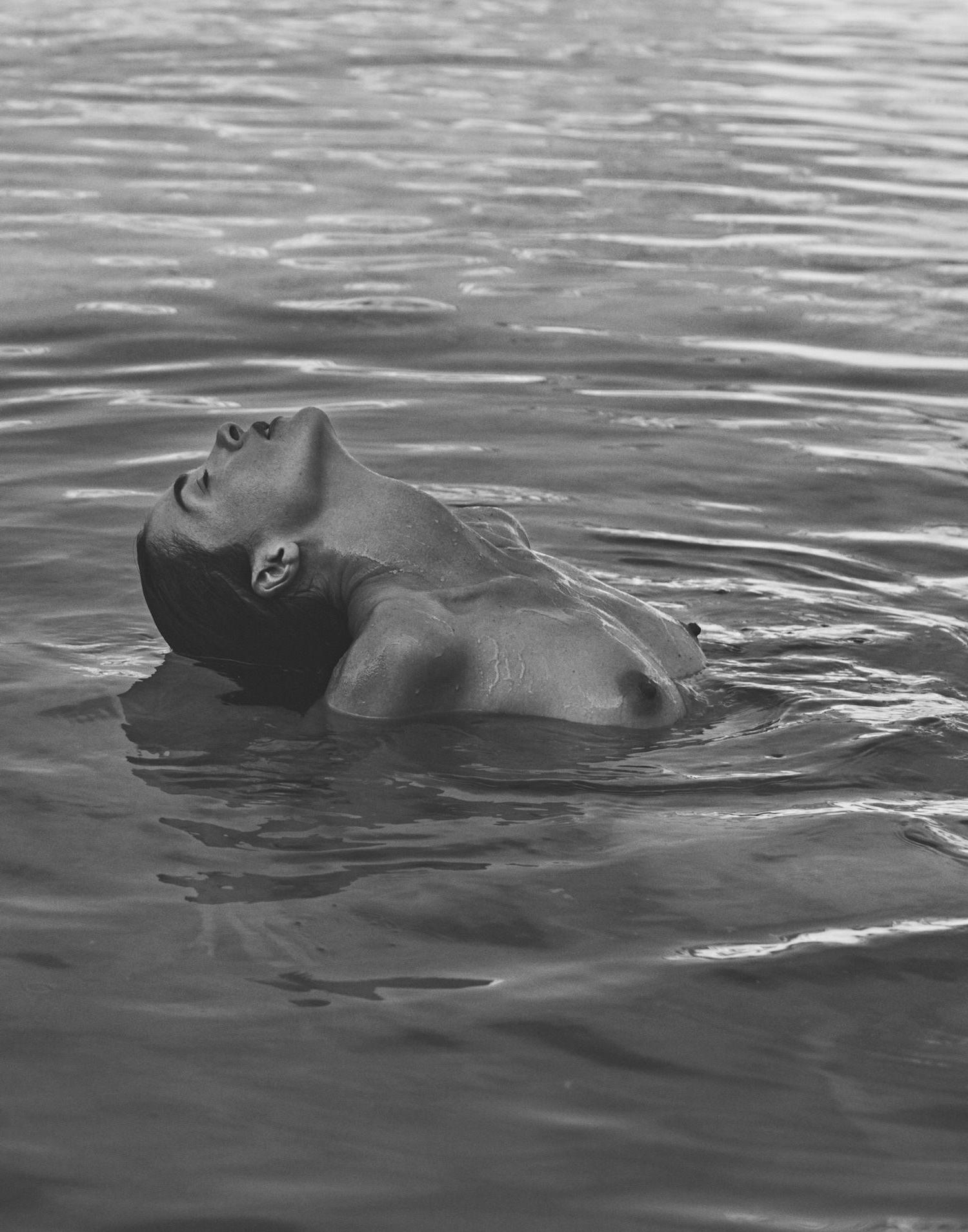 12P Mariacarla Boscono Topless Photos