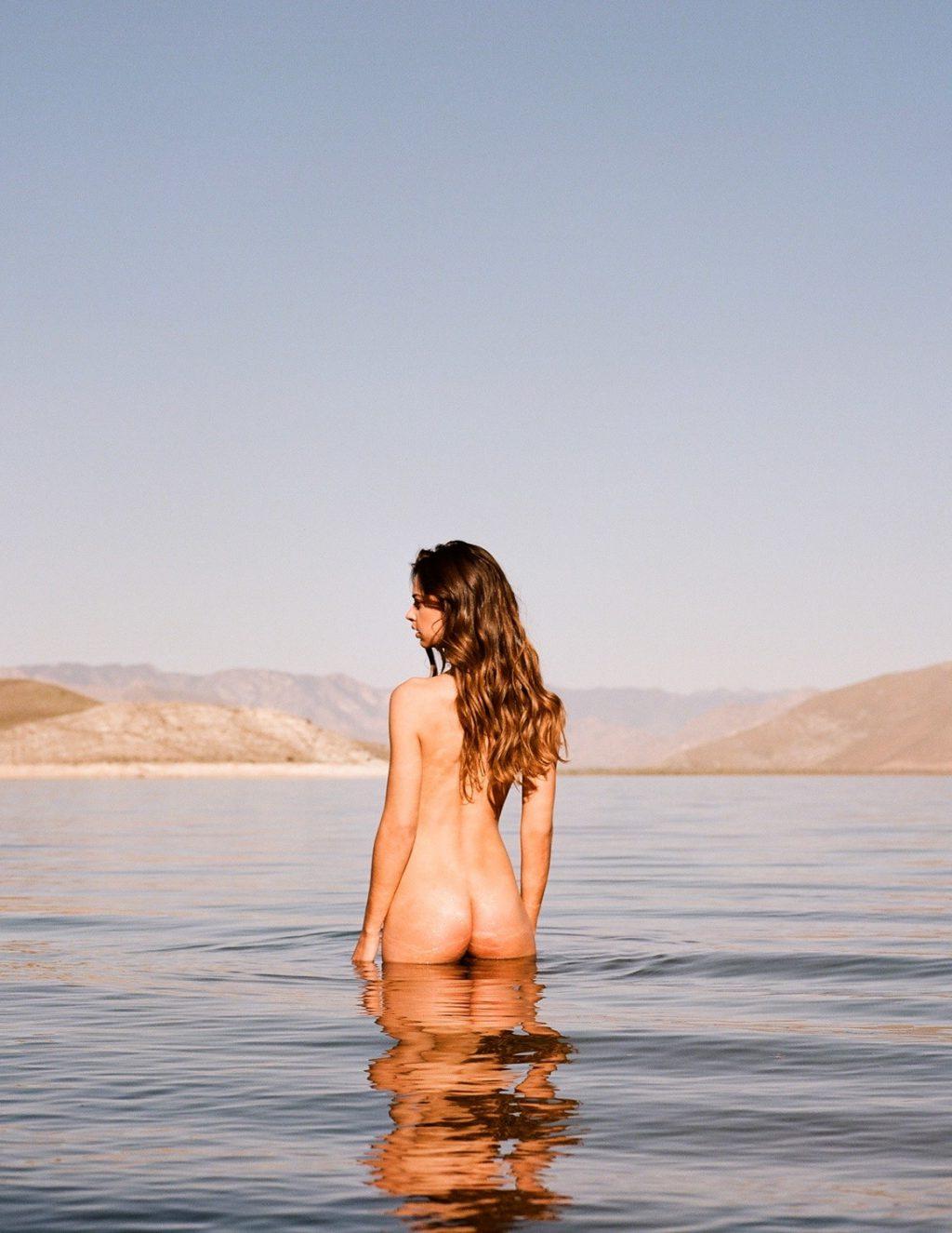 12P Marie Teissonniere Topless