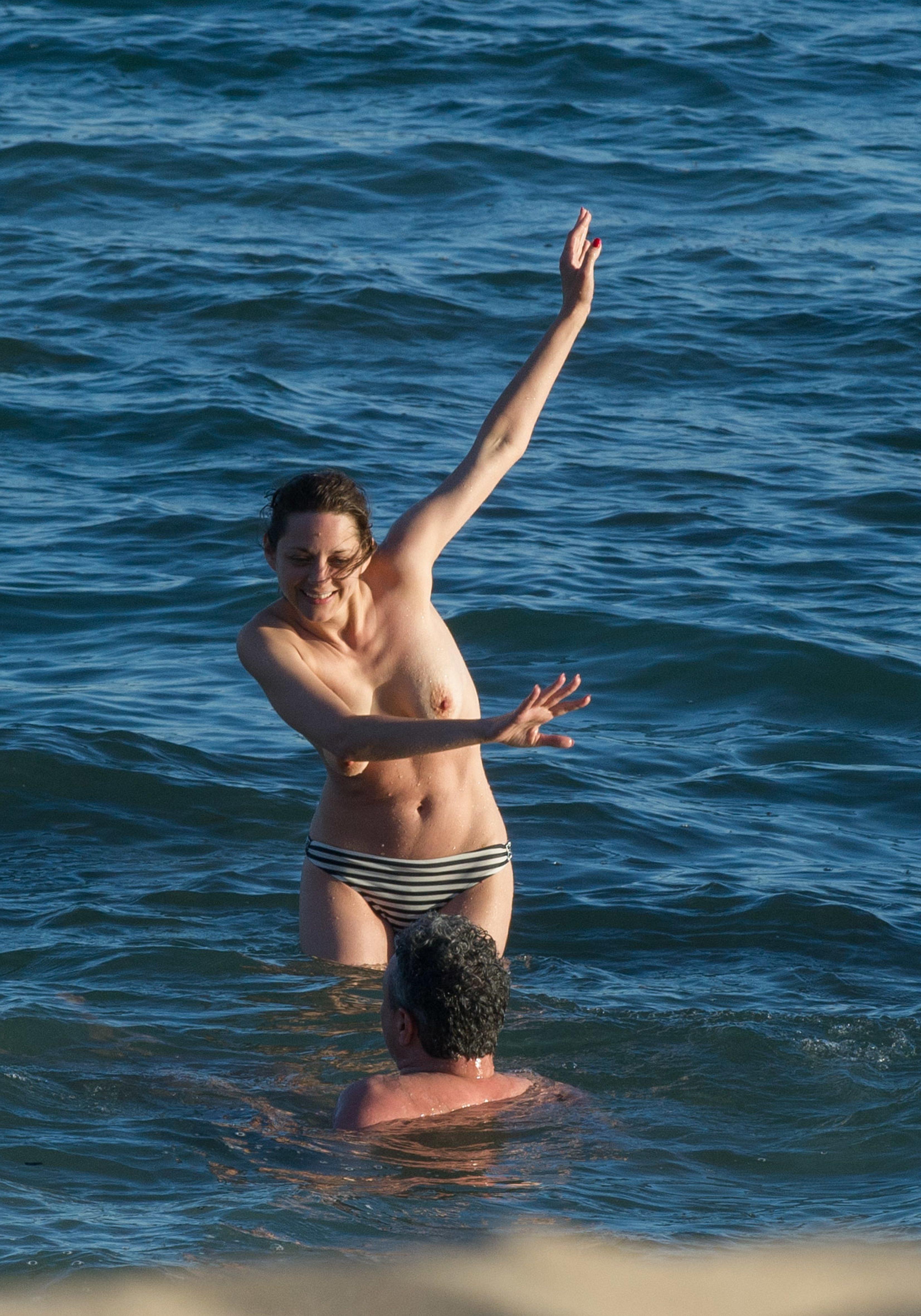 6P Marion Cotillard Topless Photos