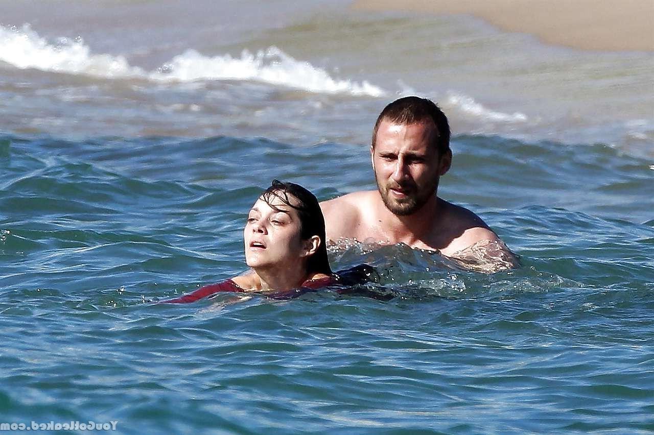 16P Topless pics of Marion Cotillard