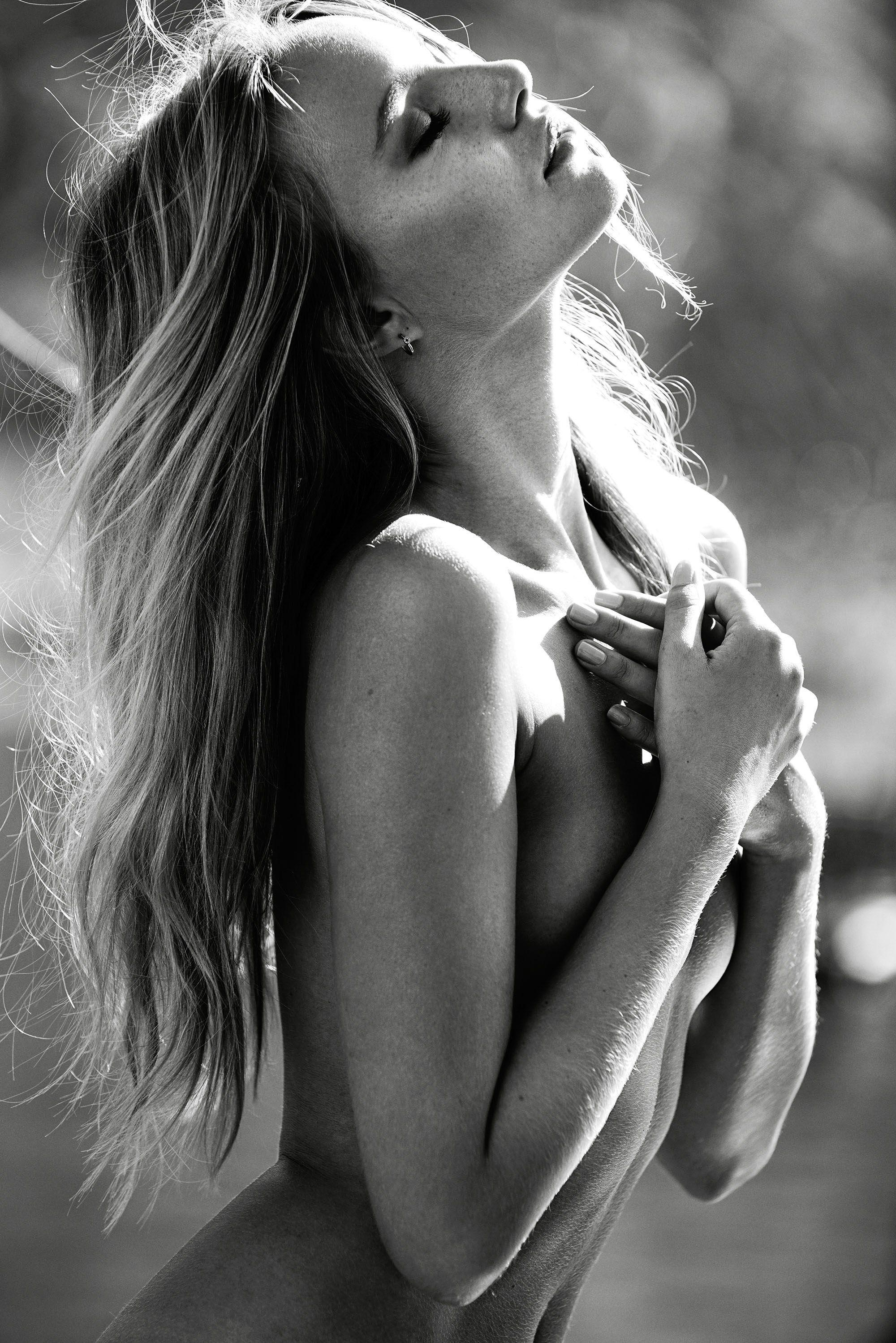 6P Maya Stepper Topless Photos
