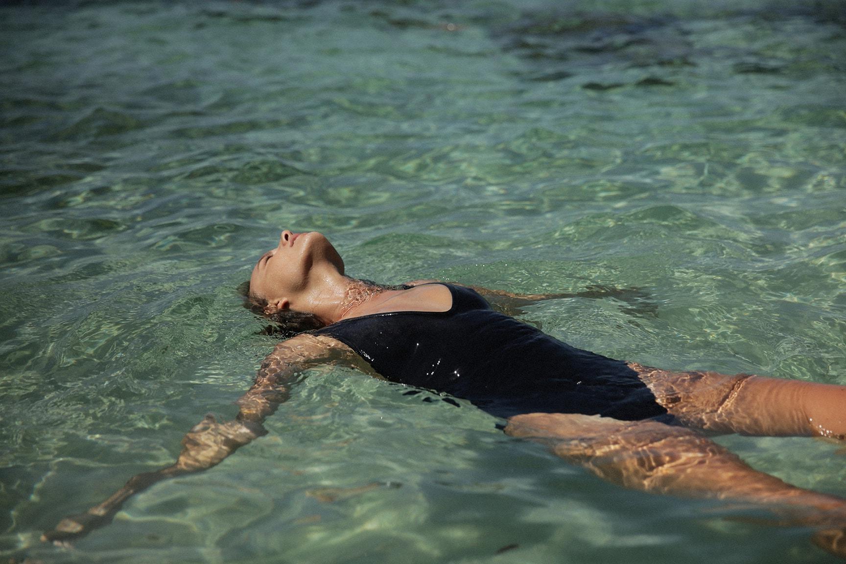 14P Maya Stepper Topless Photos