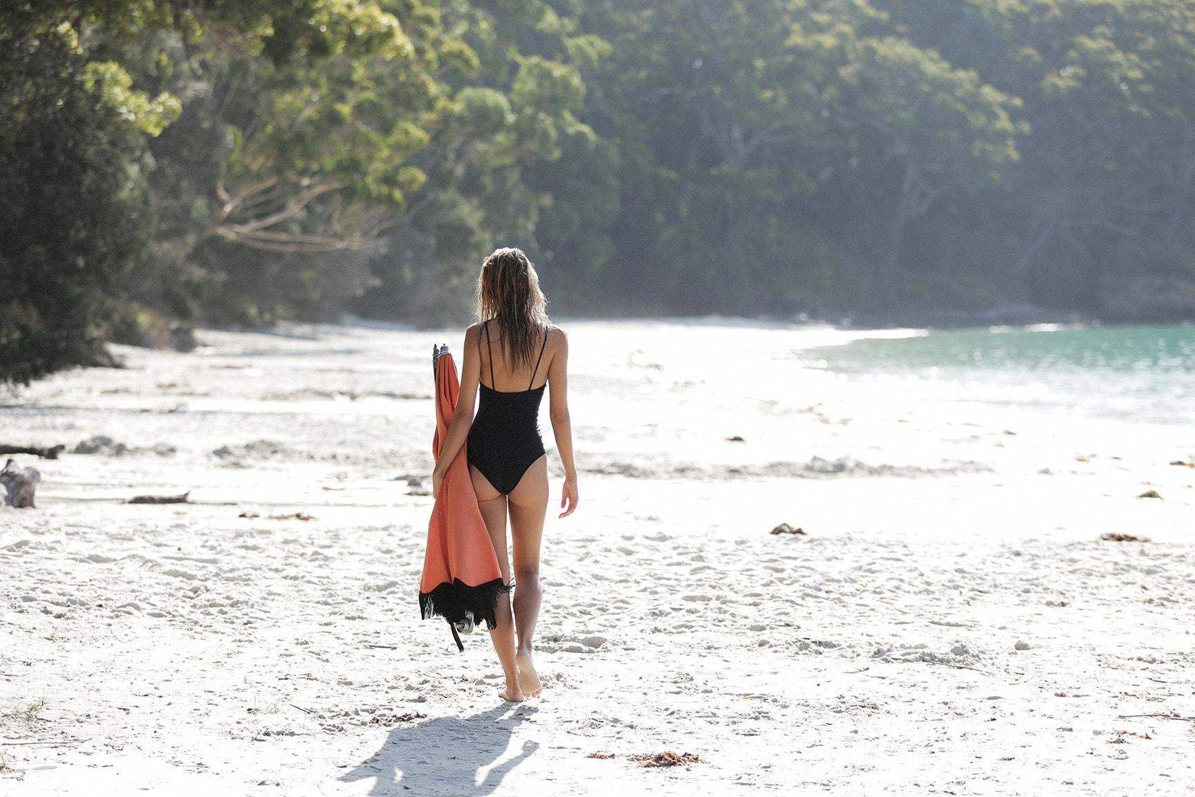 14P Maya Stepper Topless Photos