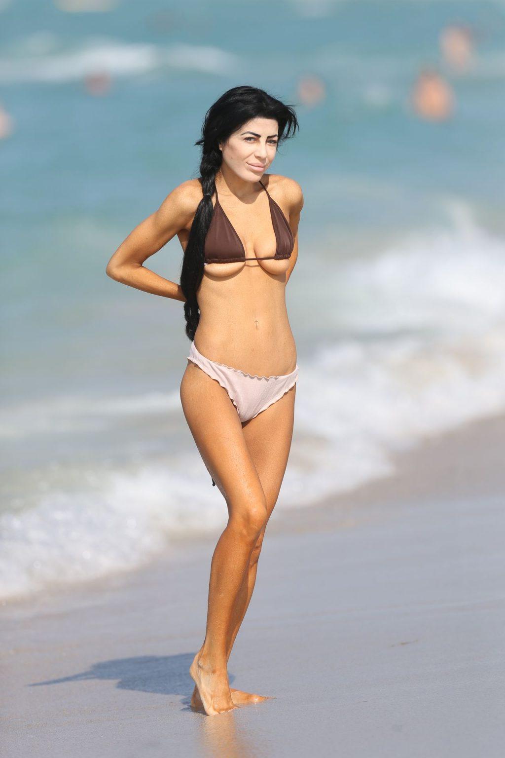 22P Melissa Howe Topless