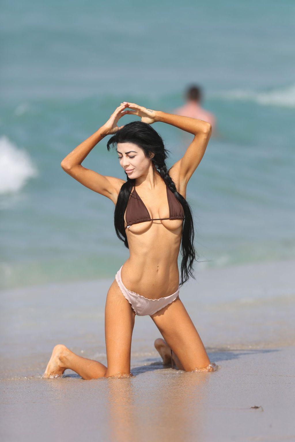 22P Melissa Howe Topless