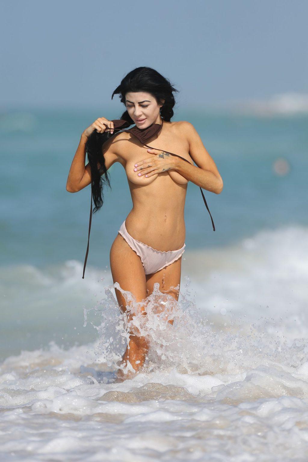 22P Melissa Howe Topless