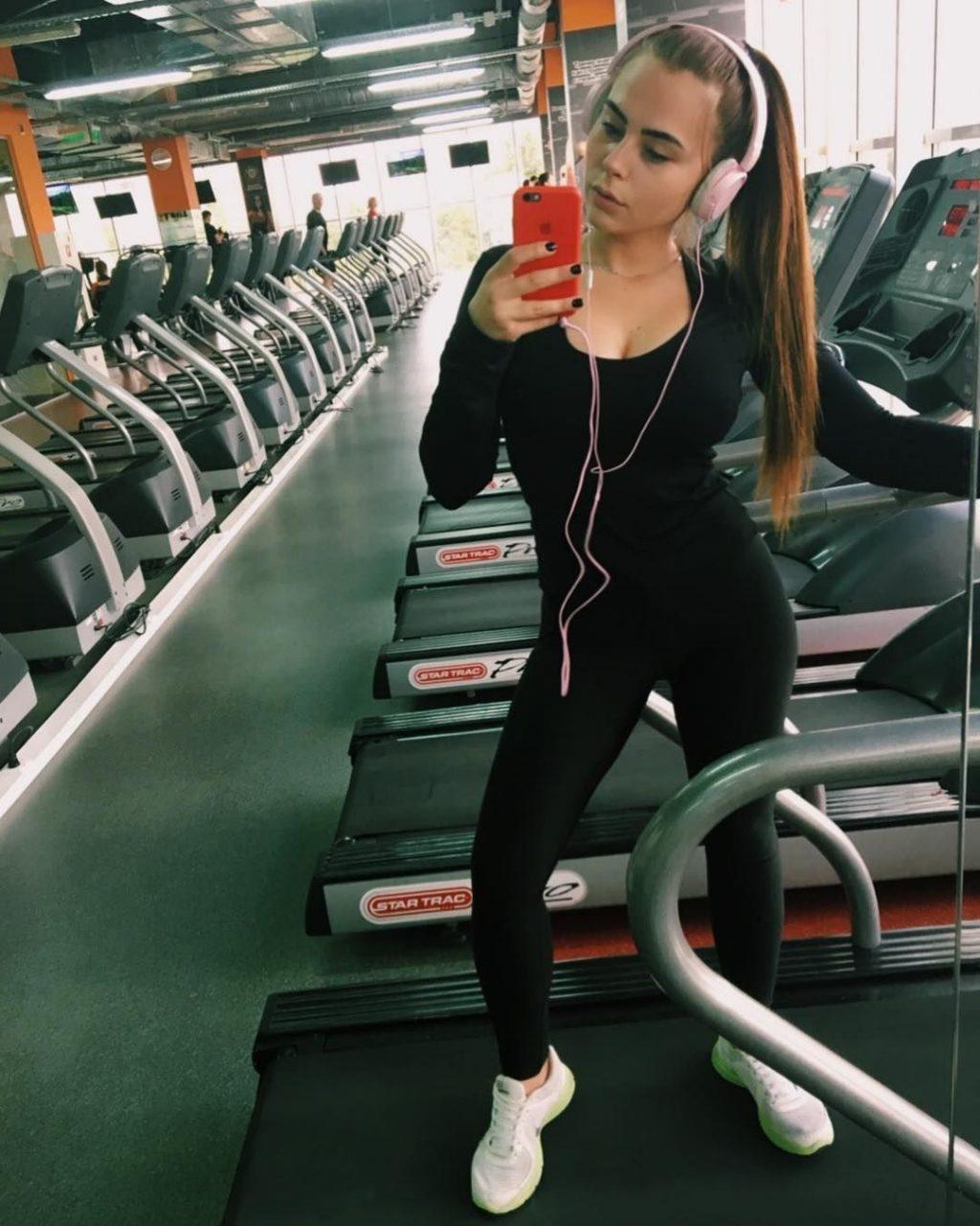 25P Mikhalina Novakovskaya Topless