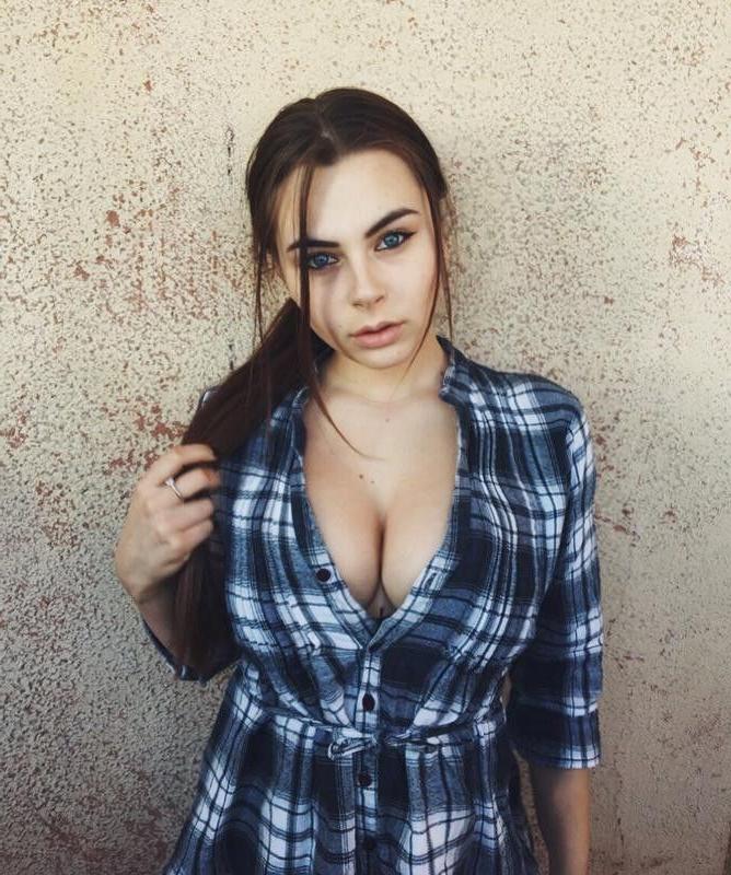 25P Mikhalina Novakovskaya Topless