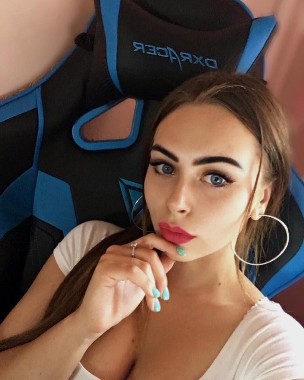 25P Mikhalina Novakovskaya Topless