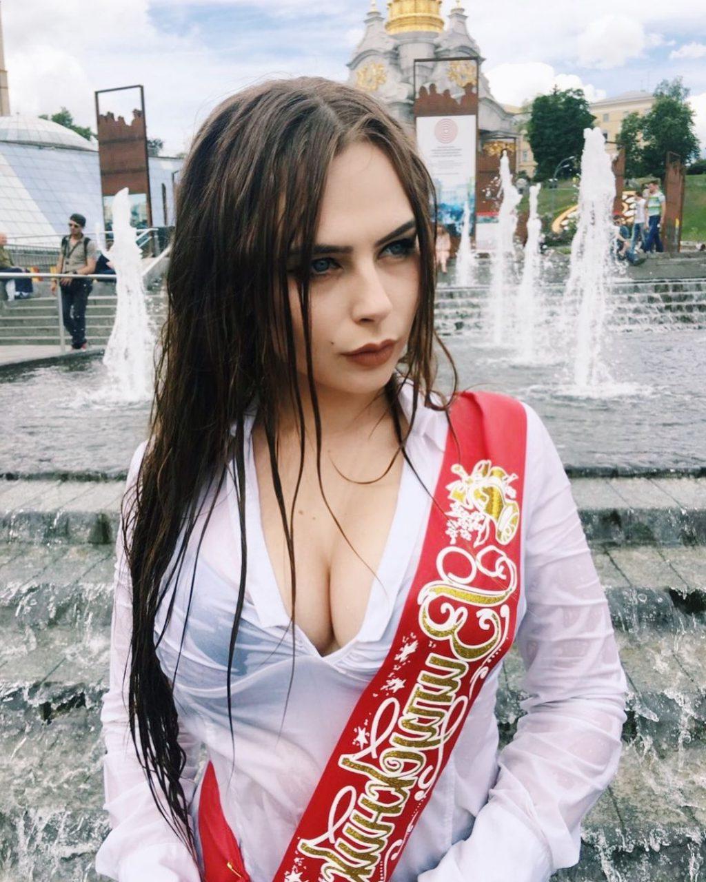 25P Mikhalina Novakovskaya Topless