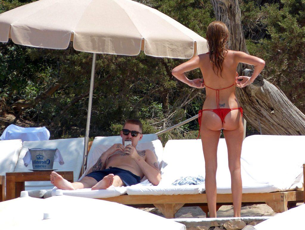 25P Millie Mackintosh Topless