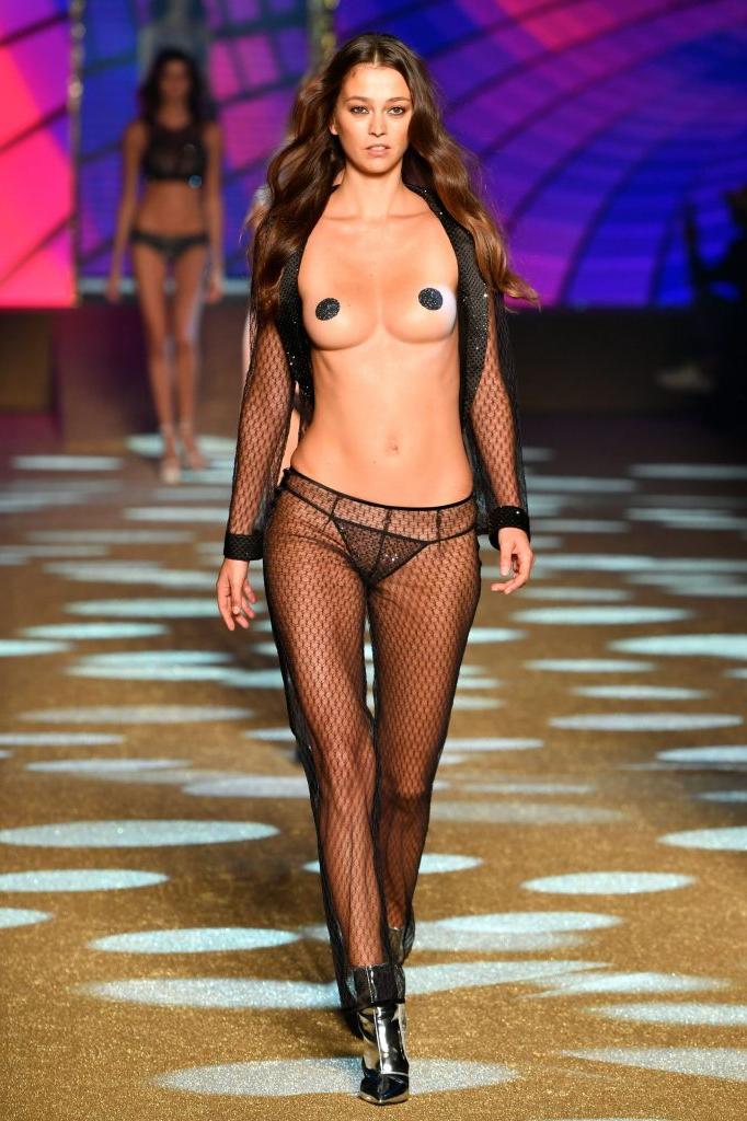 12P Morgane Dubled Topless