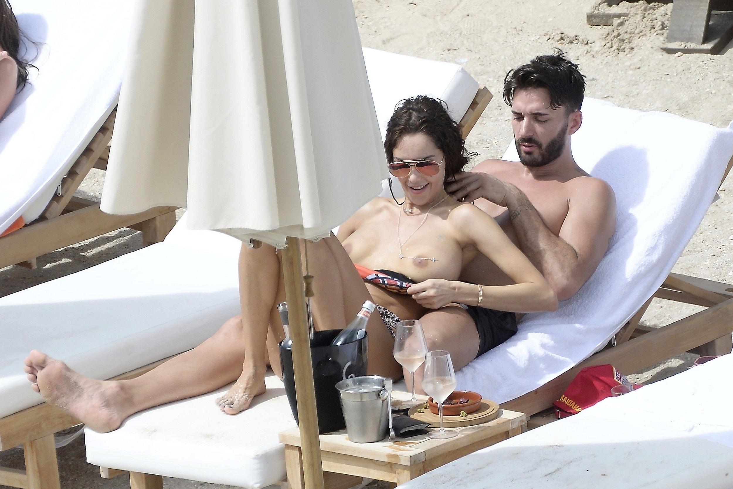 12P Nabilla Benattia Topless