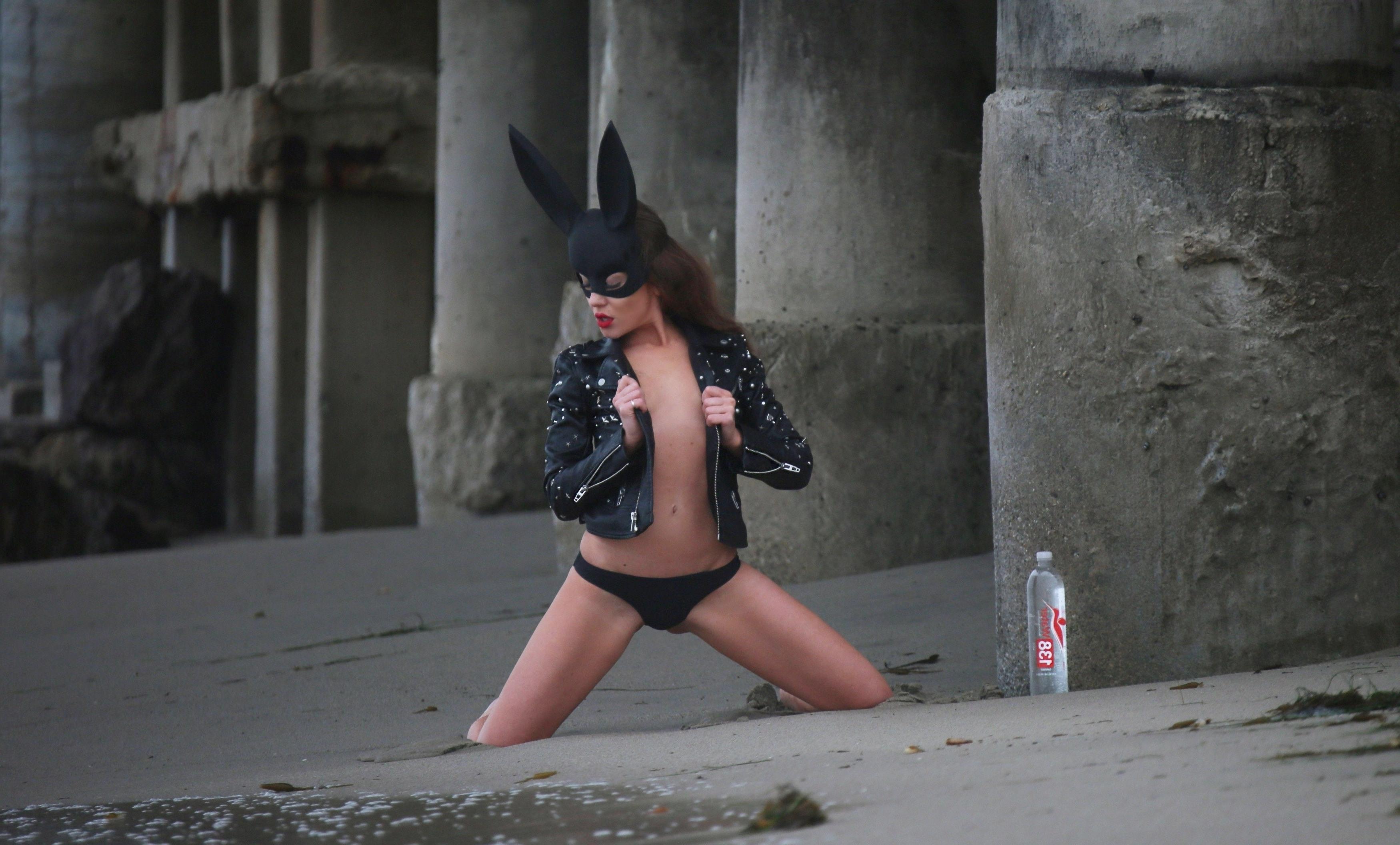 25P Natalia Borowsky Topless