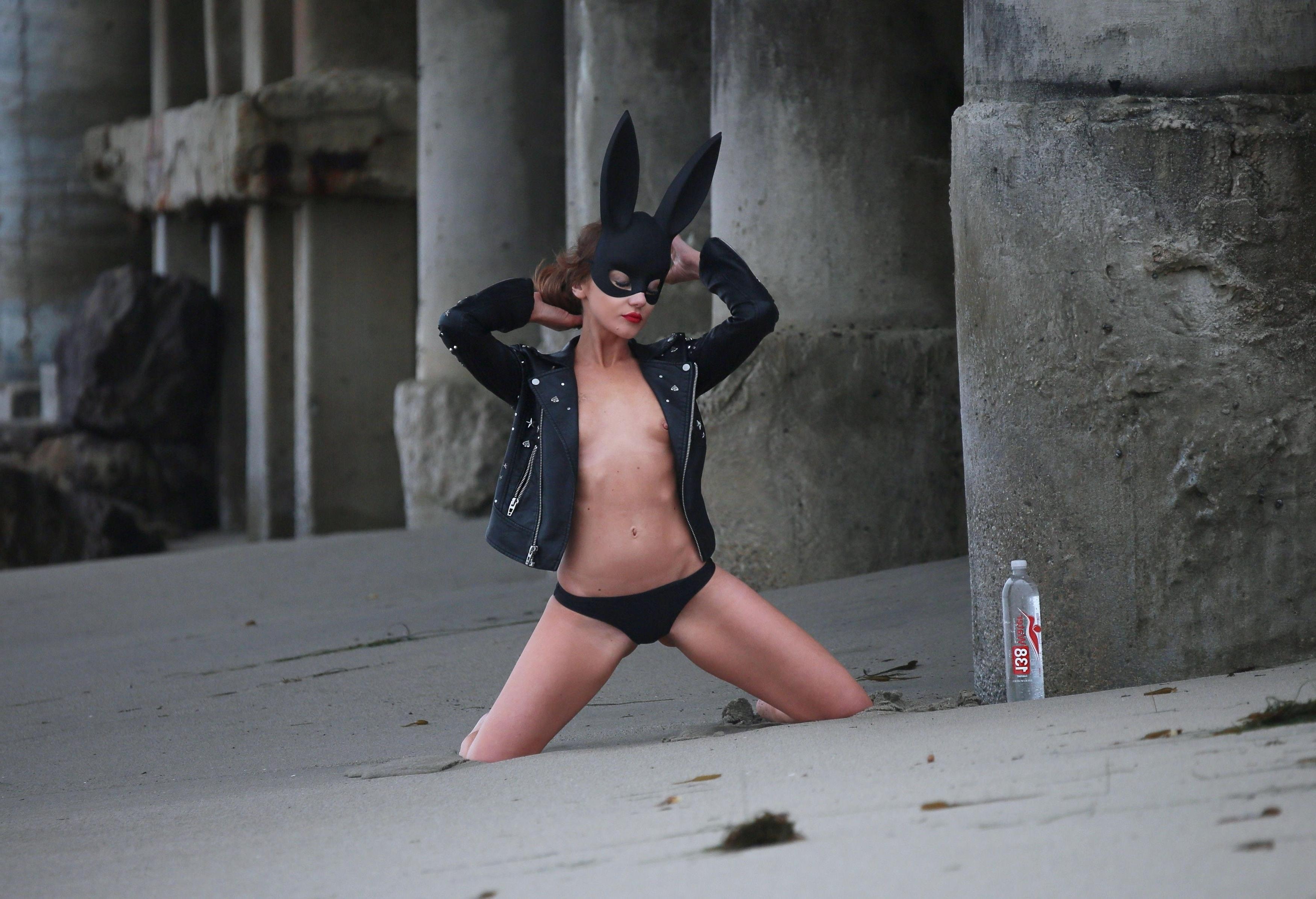 25P Natalia Borowsky Topless