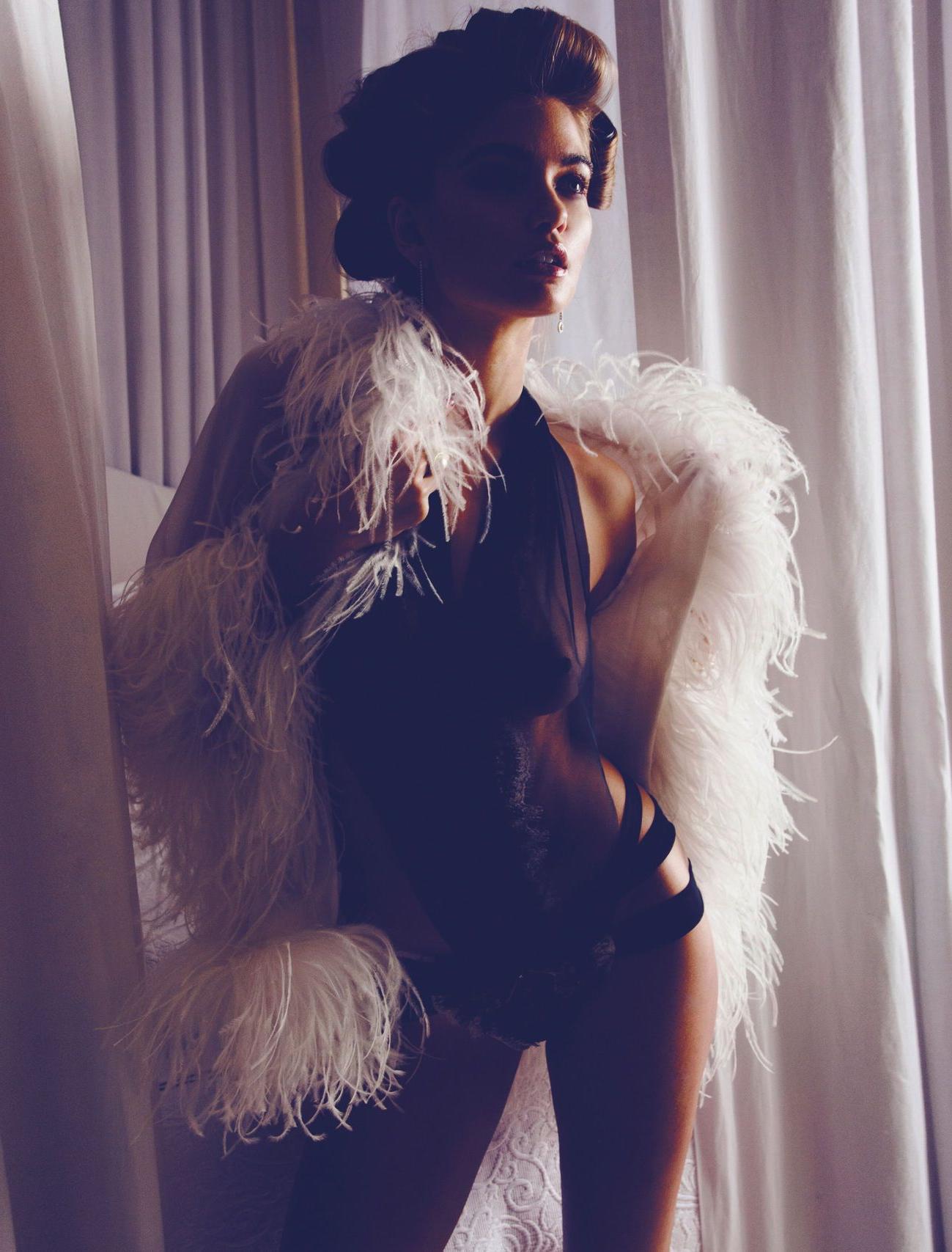 8P Natalie Morris topless pics