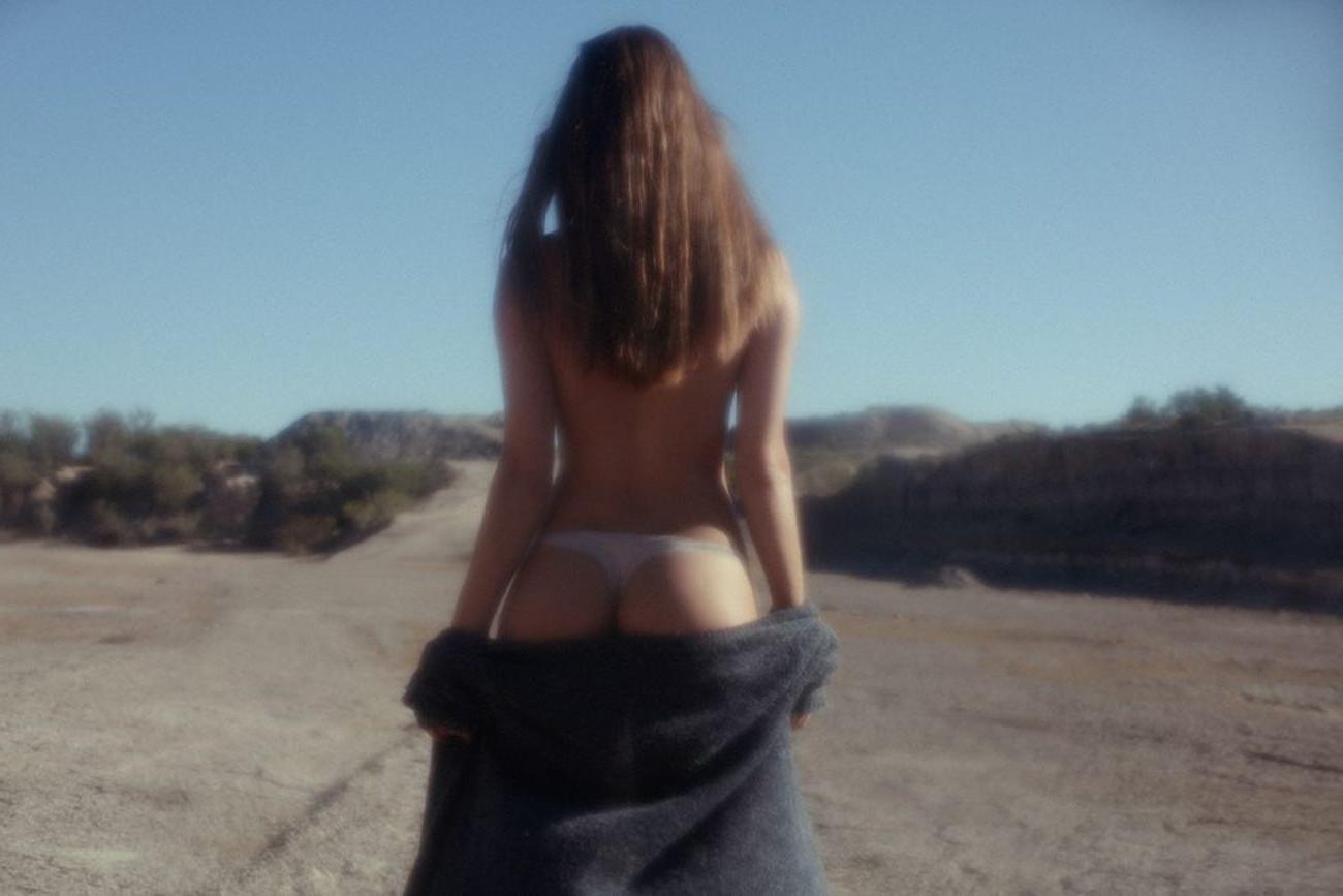 10P Nicole Naude Topless Photos