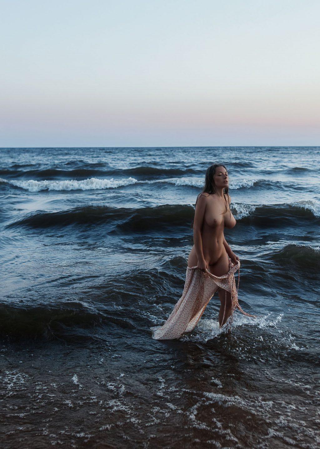 9P Olga Kobzar Topless