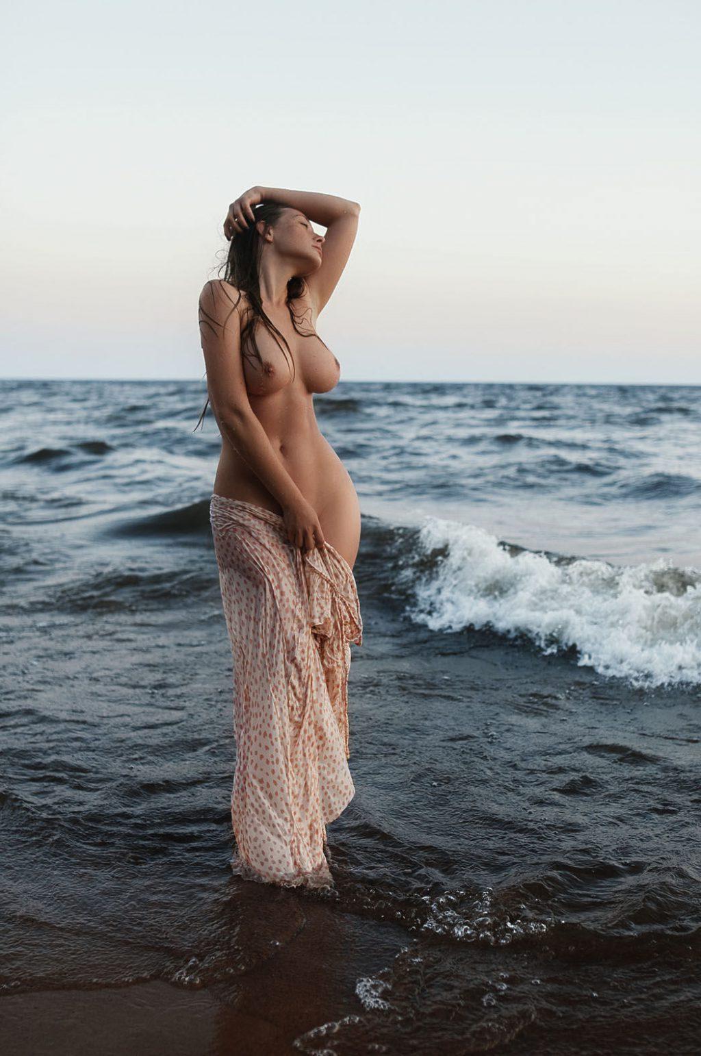 9P Olga Kobzar Topless