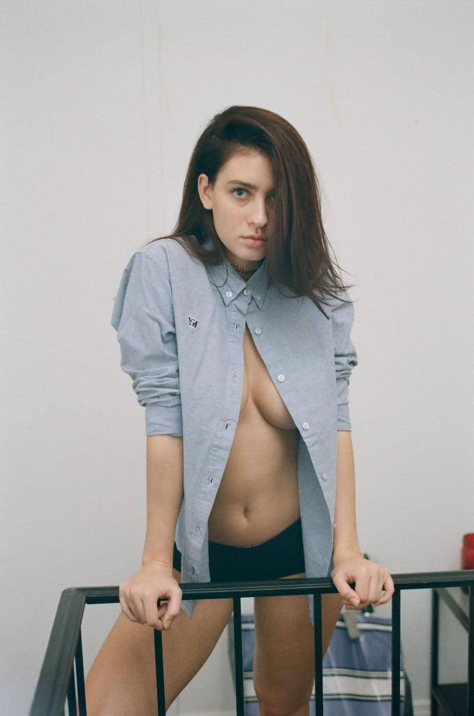 24P Olivia Norella Topless