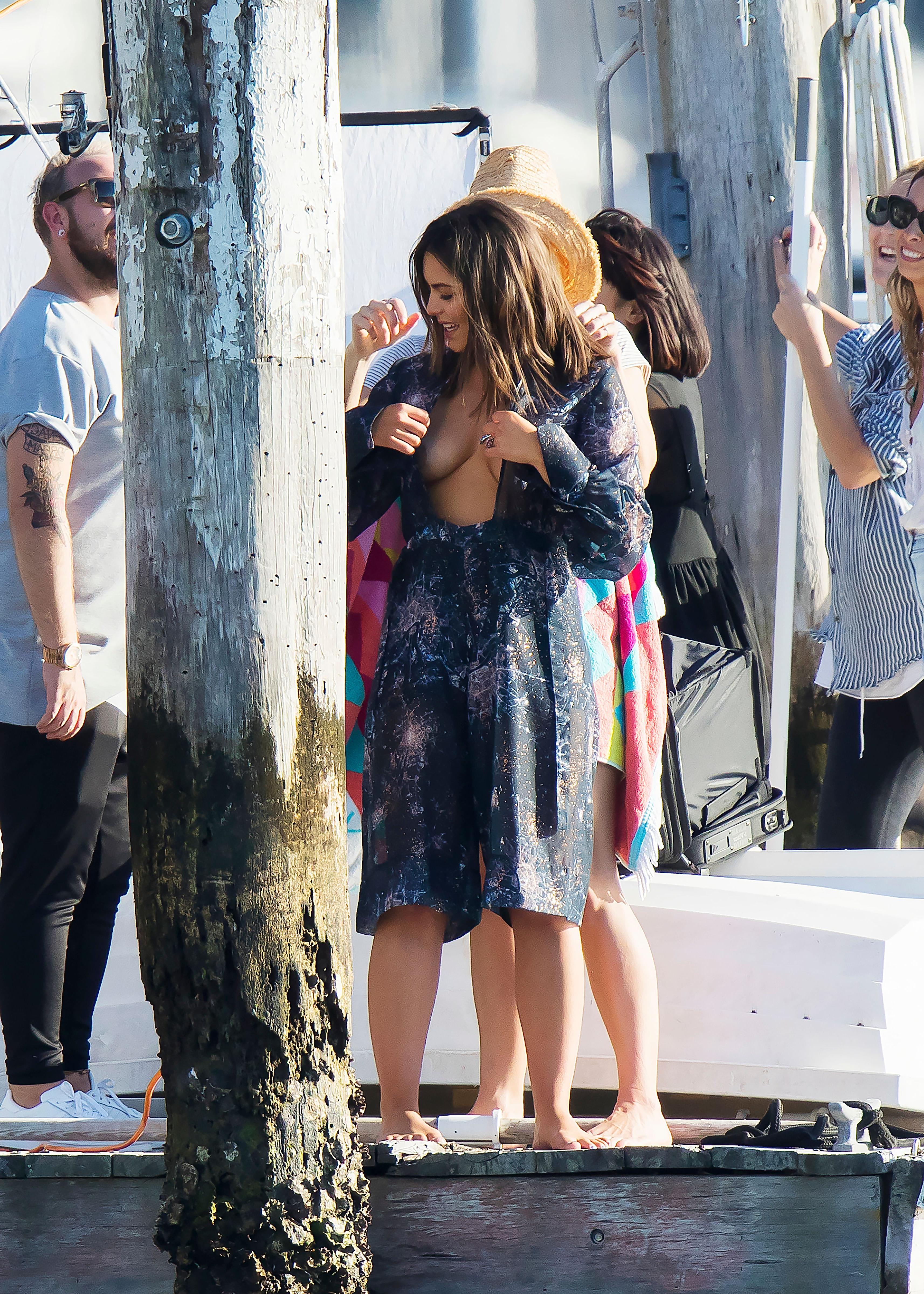 11P Topless Photos of Olympia Valance