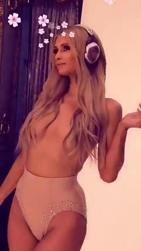 25P Paris Hilton Topless