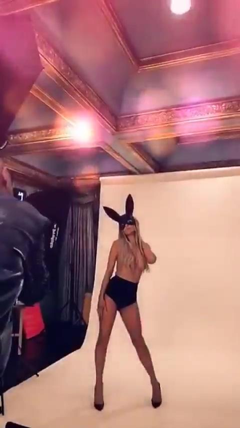 25P Paris Hilton Topless