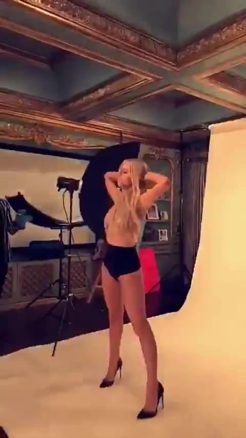 25P Paris Hilton Topless