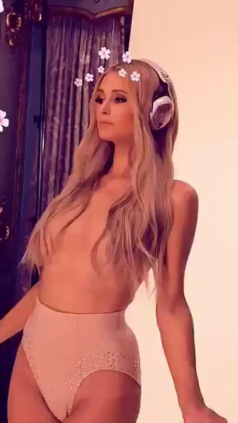 25P Paris Hilton Topless